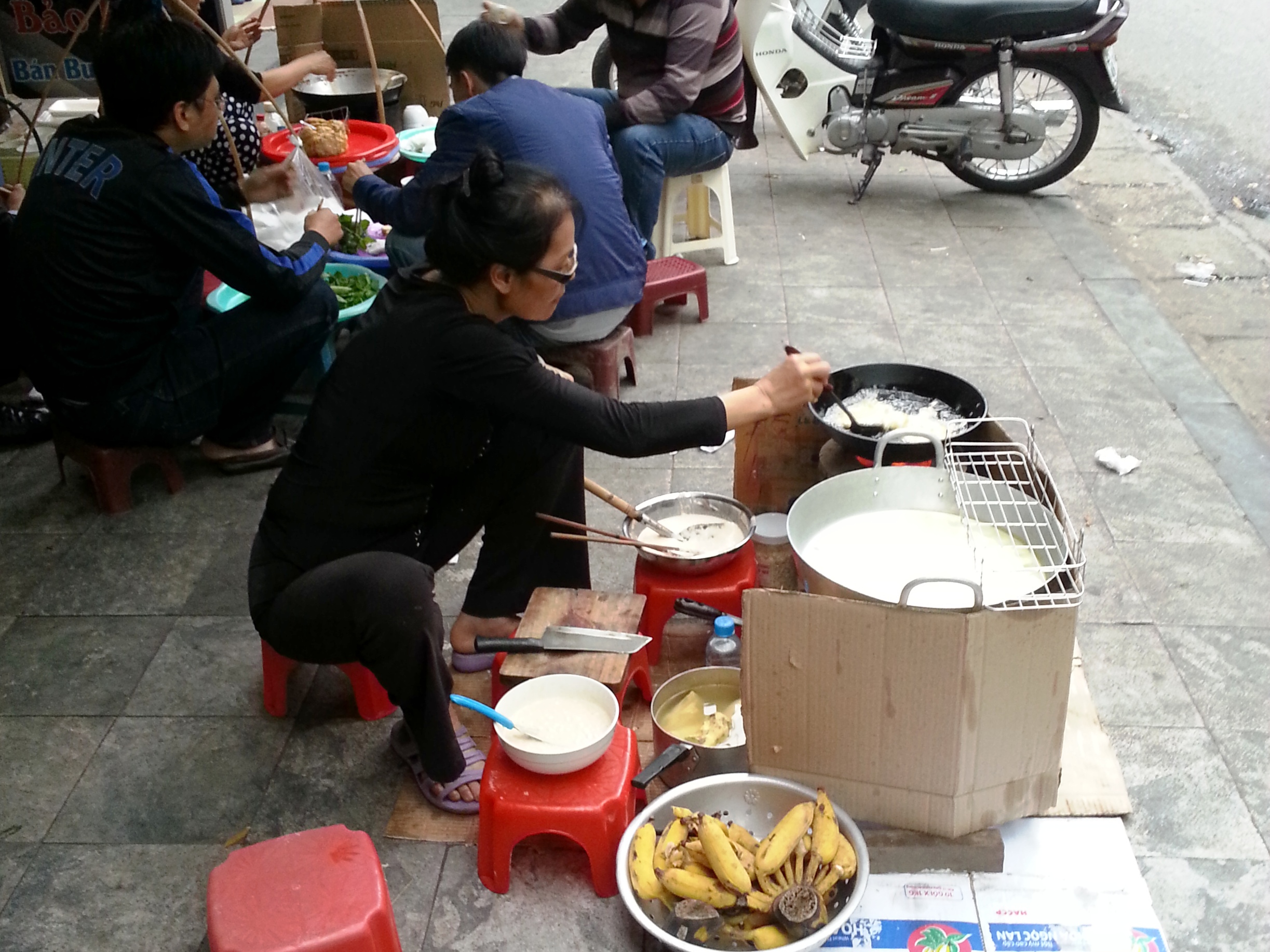 Hanoi - fried banana lady